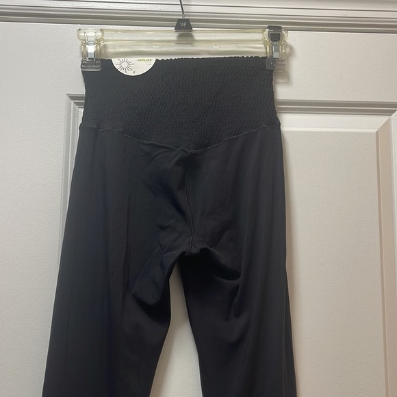 NWT $55R AE Aerial Offline Real Me Smocked Waist Super Flare Leggings. Size M. - Picture 9 of 11